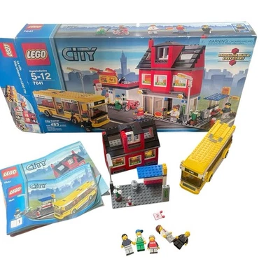 LEGO CITY: City Corner (7641) Used, Complete with all figures, box, and manual - Image 1 of 4