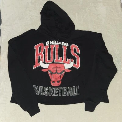 Chicago Bulls Basketball Hoodie Cropped Black Sweatshirt Pullover Y2K Sz Large - Image 1 of 3