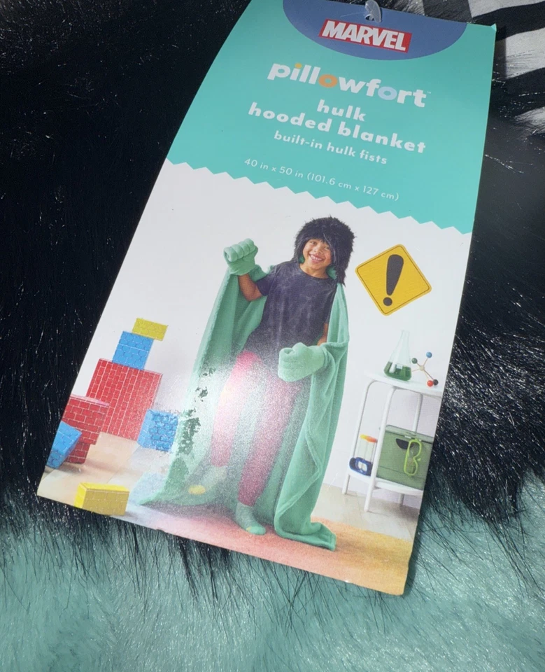 Marvel Hulk Kids' Hooded Blanket - Pillowfort 40" "