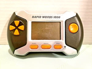 Rapid Words 1000 Electronic Handheld Travel Game Scholastic Tested/Working - Foto 1 di 3