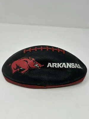 Logotipo Arkansas Razorbacks marcas tamanho júnior borracha costurada futebol - vermelho e preto - Imagem 1 de 4