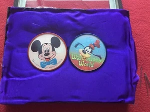 Vtg "I'm Goofy About Walt Disney World" MICKEY Lenticular Chip Metal Pinback Pin - Picture 1 of 11