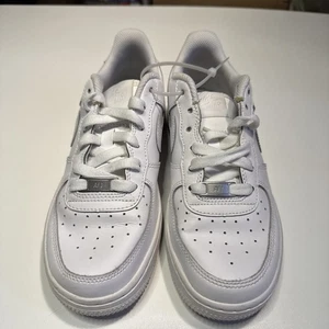 Size 5.5 (GS) - Nike Air Force 1 LE Low Triple White - Picture 1 of 8
