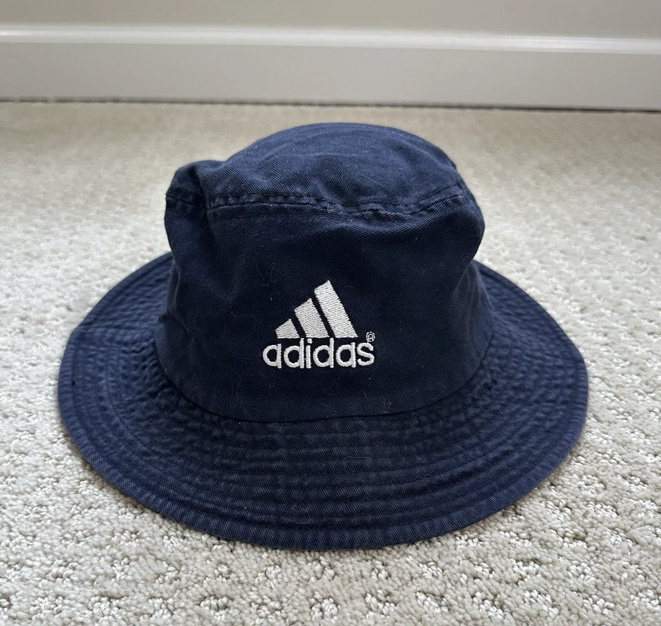 DE COLECCIÓN Adidas Gorra Negra 3 Rayas Bordado Logo Boonie Bucket Y2K Años 90 OS Foto 1 de 4