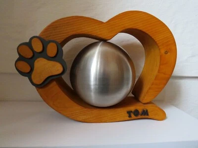 Tierurne Urne 1-35 kg Herz Kugel Pfote massiv Holz Kirschbaum antik Optik neu - Bild 1 von 4
