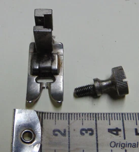 Pfaff 130, Nähfuß mit Schraube #12610# - Bild 1 von 1