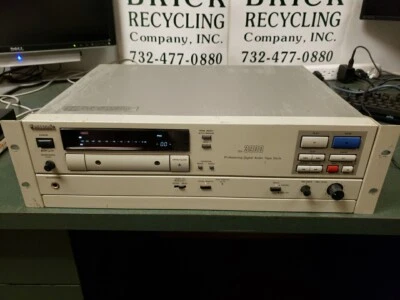 Panasonic SV-3900 Professional DAT Player w/Rackmount *PARTS ONLY* - Image 1 of 4