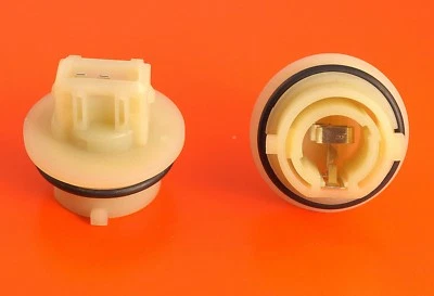 DAF LF45 / LF55 / Renault / Volvo / Iveco Bulb Holder For Indicators - 1626102 - Image 1 of 3