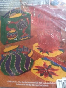 BUCILLA PLASTIC CANVAS CHRISTMAS ORNAMENTS COASTERS KIT SET OF 6 PLUS HOLDER - Picture 1 of 3