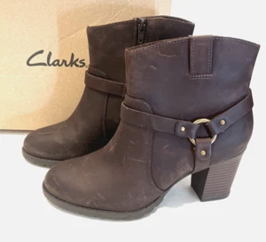 New Clarks Dark Brown Leather Side-Zip Women's Ankle Heels Shoes 7 M - Picture 1 of 5