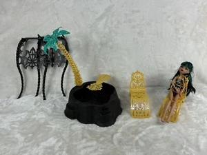Monster High Desert Frights Oasis Cleo De Nile Hot Tub Chairs Tree INCOMPLETE - Picture 1 of 12