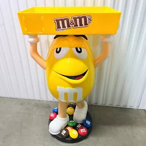 Figura de estatua de exhibición de personajes amarillos de M&M - Imagen 1 de 14