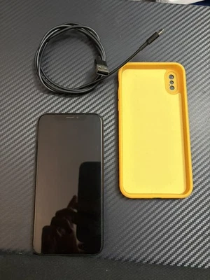 Apple iPhone XS 256GB Space Grey Unlocked - Image 1 of 4