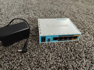Mikrotik RouterBoard hAP RB951Ui-2nD 2.4GHz AP, Five Ethernet ports, PoE-out - Picture 1 of 2