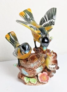 Oriole Mama Bird with Chicks Vintage Figurine by Lefton - Made in Japan - Picture 1 of 4