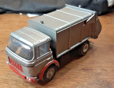 Jouet Ancien Miniature JRD 131 Cabine Berliet Relaxe Made in France - Photo 1/4