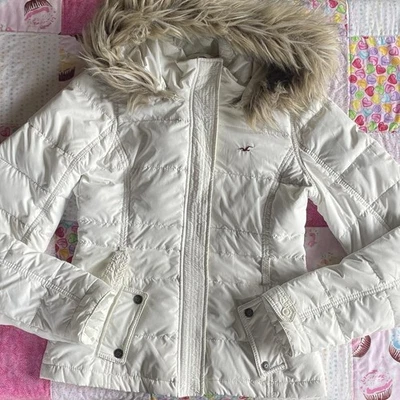 Abrigo chaqueta acolchada Hollister Co. talla grande Foto 1 de 4
