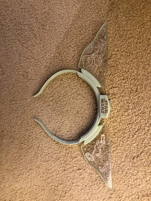 Orelhas iluminadas Star Wars Mandalorian e Baby Yoda/ Grogu parques da Disney - Imagem 1 de 3