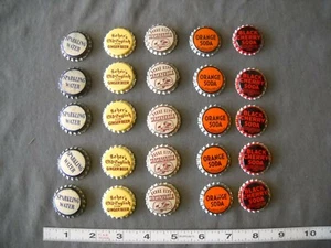 VINTAGE LOT OF 25 UNUSED CORK LINED SODA BOTTLE CAPS SARSAPARILLA LORAIN, OH NOS - Picture 1 of 7