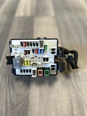 ⭐️2013 CADILLAC ATS ВНУТРЕННЯЯ ПРИБОРНАЯ ПАНЕЛЬ ПРЕДОХРАНИТЕЛЬ КОРОБКА РЕЛЕ OEM 13676641 - Изображение 1 из 2