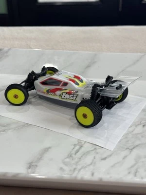 Losi Micro-B Micro-T Mini-Z Wheel Lock Nuts Aluminum 2mm Wheel Nuts Orange (4) - Image 1 of 4