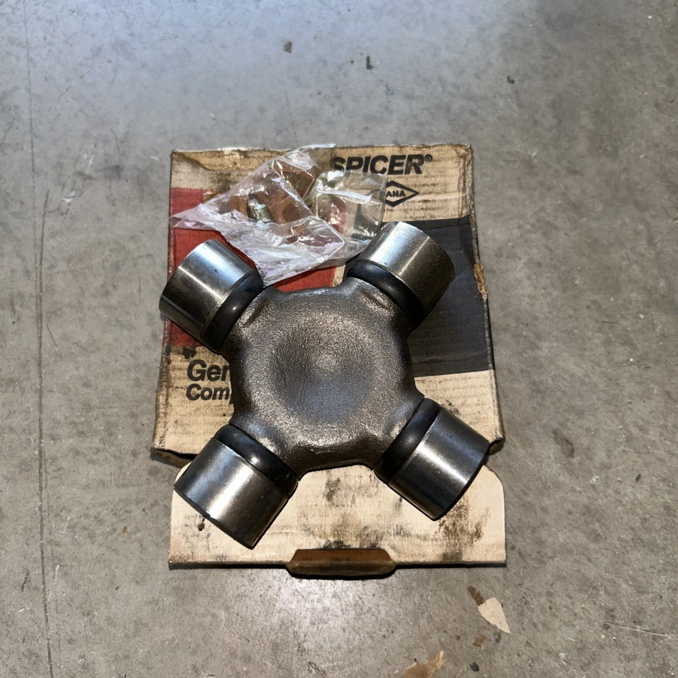 Junta universal Spicer 5-155X serie 1550 para '11-18 Ram 2500/3500/4500/5500 OSR Foto 1 de 2