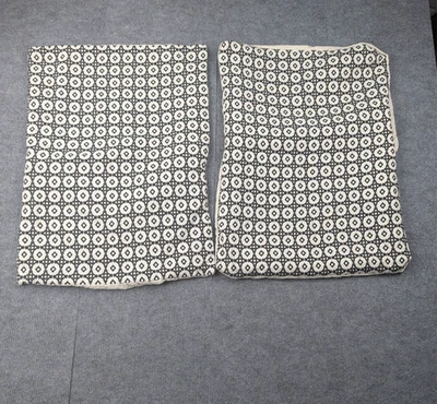 Juego de fundas de almohada de algodón orgánico CB2 Melina 20x26 pulgadas jacquard tejido en caja y barril Foto 1 de 4