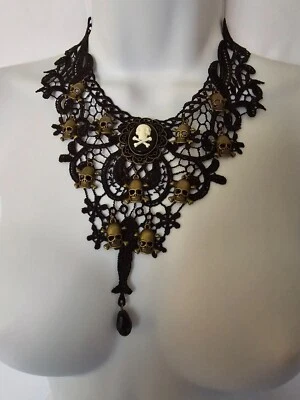 Gargantilla gótica retro de encaje negra victoriana babero calavera y huesos cruzados collar de 14-17” Foto 1 de 4
