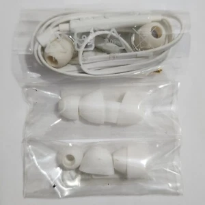 Samsung Galaxy Earbuds White 3.5mm EO-EG900BW Headphones + 2 Packs Gel Tips OEM - Picture 1 of 3
