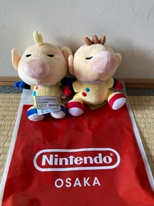 Set peluche Pikmin Olimer & Louie dal Nintendo Store nuovo con etichette - Foto 1 di 4
