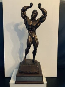 2010 MN Army National Guard Arnold Schwarzenegger Body Builder Trophy #5189 - Picture 1 of 7
