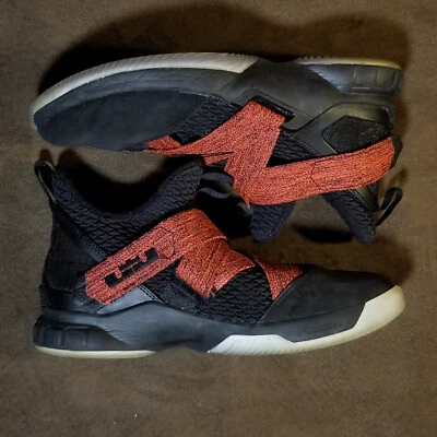 耐克 Lebron James Soldier XII AA1352-003 黑色篮球运动鞋 男孩 7Y 码 — 第 1/4 张图片