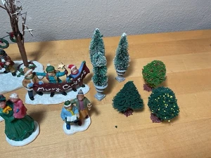 Lemax & Markenlose Weihnachtsdorf Menschen Figuren & Zubehör - Bild 1 von 11