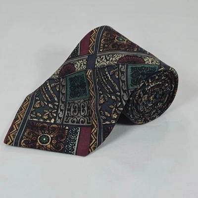 Corbata de seda JT Beckett patrón de mosaico geométrico multicolor 4" ancho 58" largo Foto 1 de 4