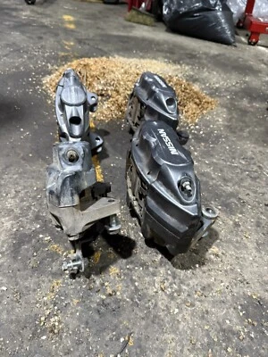 Pinças de quebra de 4 pistões dianteiras e traseiras Nissan 370Z Roadster Touring. - Imagem 1 de 4