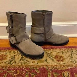 Marc Fisher Boots Women's Sz 7M Taupe Suede Short Parole Double Side Zip-READ! - Picture 1 of 13