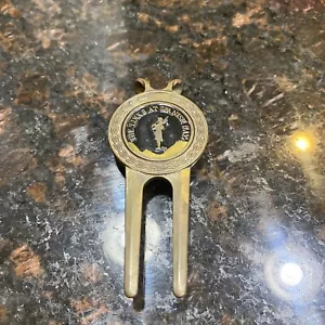 Selten The Links At Spanish Bay Divot Tool & 1" Coin Style Golf Marker - eine Schönheit! - Bild 1 von 6