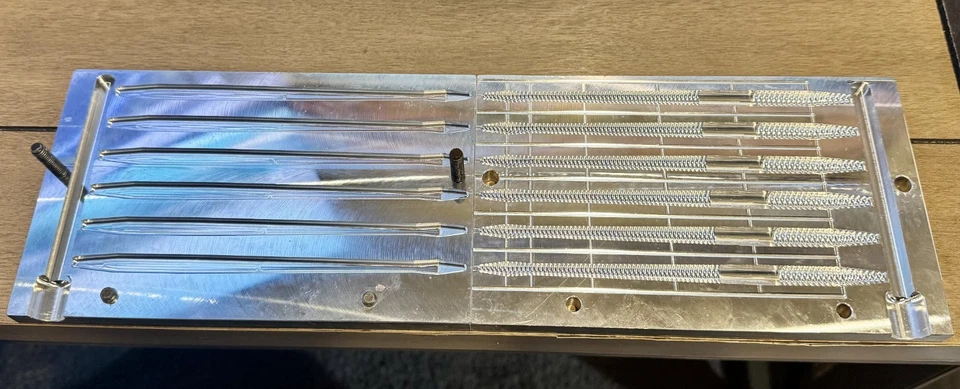 Molde gusano cabeza temblorosa Angling AI 7" Foto 1 de 1