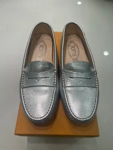 Tod’s silver metallic mocassins size 37.5 original price $545 - Picture 1 of 8