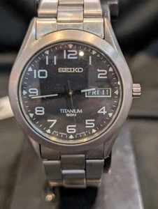 Seiko Men's Vintage Titanium Field Watch 7n43 - Picture 1 of 8