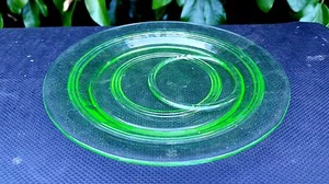 Anchor Hocking Ring \ Banded Rings 6 1/2" green off center indent plates - Picture 1 of 3