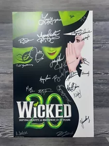 CAST FIRMATO, 20 ANNI MALVAGIO, CAST FIRMATO, THE COTTAGE, BROADWAY WINDOW CARD - Foto 1 di 9