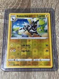 SPEDIZIONI LO STESSO GIORNO Carta Pokemon Zebstrika 054/185 Reverse Holo Tipo Fulmine - Foto 1 di 4