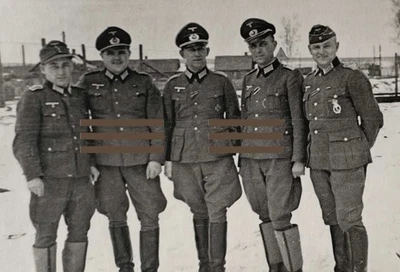 Wehrmacht Soldaten mit Orden Auszeichnung EK Infanterie Sturmabzeichen - Foto - Bild 1 von 4