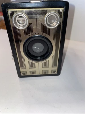 复古柯达 Six-16 Brownie Junior Box 相机装饰艺术设计 1930 年代 — 第 1/4 张图片