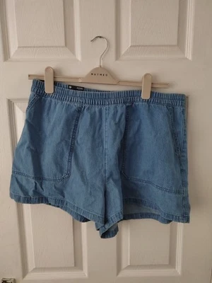 Fiona Shorts From Monki Ladies Size XL - Image 1 of 2