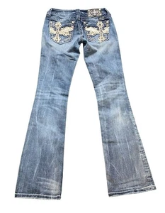 Pantalones de mezclilla Miss Me Bootcut con cruces y pedrería talla 26 - Imagen 1 de 4