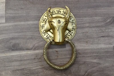 Tirador de anillo de pecho de latón pesado manija de puerta de cara de vaca sagrada vintage Foto 1 de 4