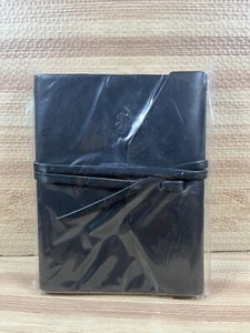 SCHWARZES WEICHES LEDER UMLAUFENDER EINBAND SCHLEIFE JOURNAL THE MUSEUM CO. - Bild 1 von 3