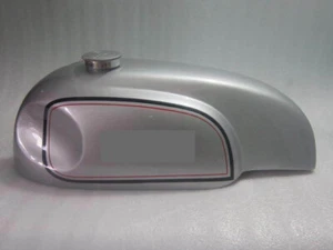 Brand New Norton Manx Silver Painted Petrol Tank(Rep) With Petrol Cap - Foto 1 di 9